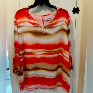 Alfred Dunner Boutique Top with Neck and sleeve detail. Size 18